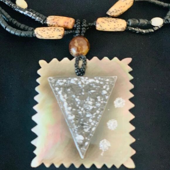 Shell Necklace and Earrings Set NWOT - Picture 7 of 14